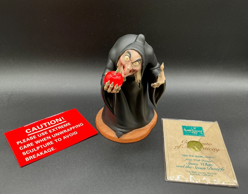 WDCC Snow White Evil Witch Hag Walt Disney TAKE THE APPLE DEARIE Box & COA - VTG