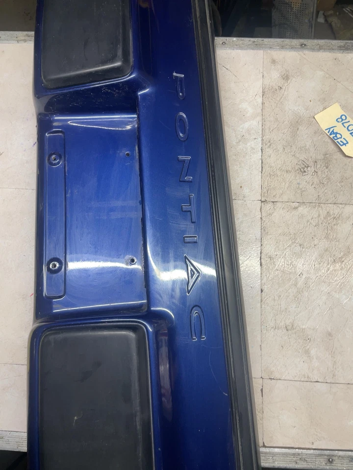 1984-1988 PONTIAC FIERO Rear Bumper OEM Foto 3 de 4