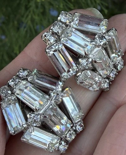 Vintage baguette clear rhinestone clip earrings costume jewelry