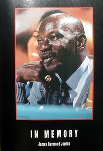 1993 Trading Cards Magazine A Tribute to Michael Jordan + Pull Out Poster Rarität - Bild 24 von 24