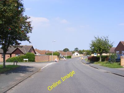 Foto 12x8 Dukes Drive, Halesworth an der Kreuzung mit Daking's Drif c2012