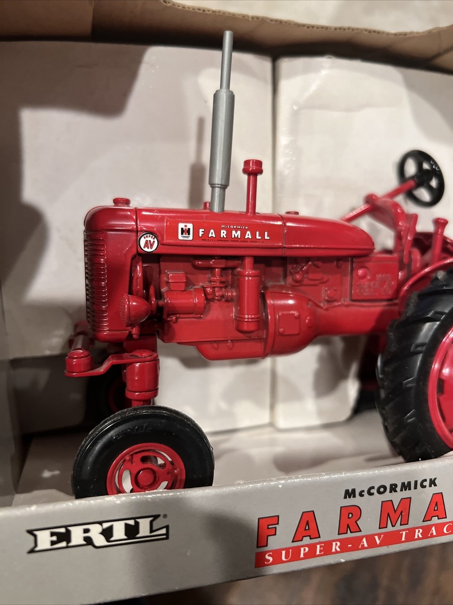 Ertl McCormick Farmall Super AV 1/16 Diecast Farm Tractor