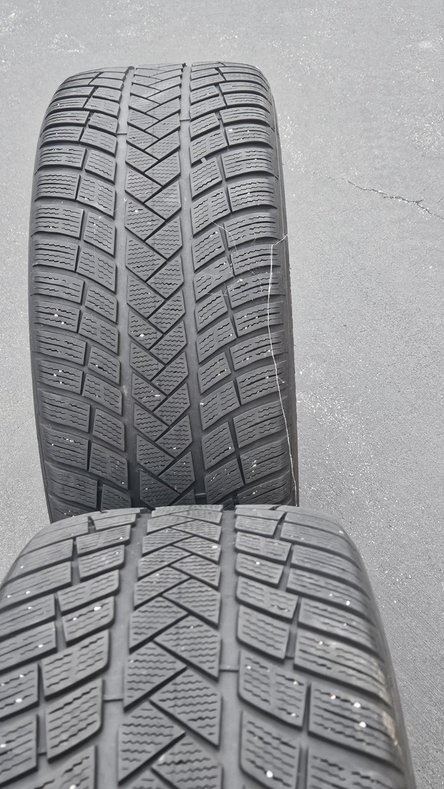 Bentley Bentayga Rims  Wheels  & Tires 285 40 22 Vredstien Snow Tires