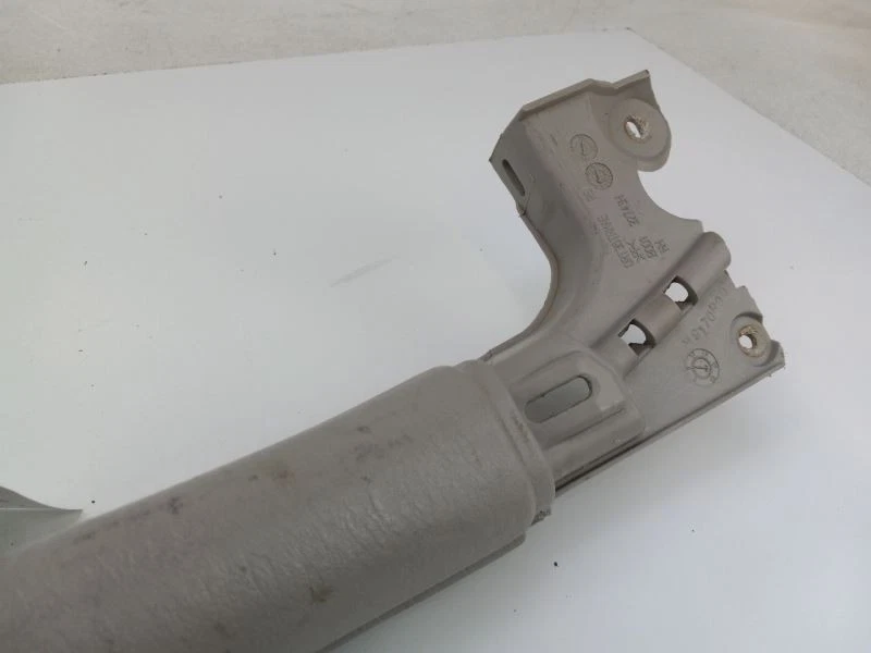 Manija de techo trasero derecho Dodge Caravan 2001-2007 con moldura Foto 3 de 4