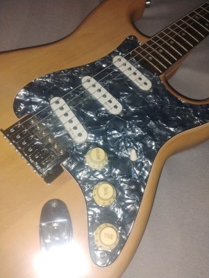 Squier by Fender E-Gitarre