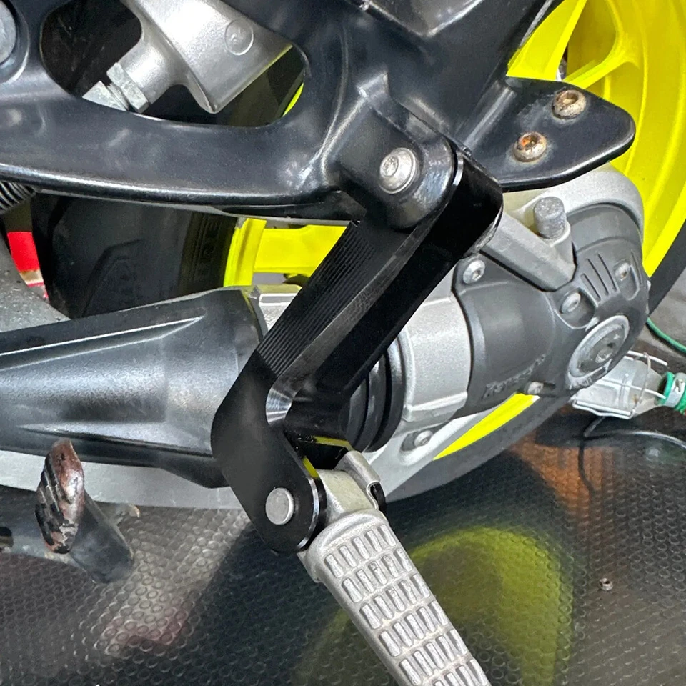 Soportes reductores de clavija de pasajero aptos para Kawasaki Concours 14/1400GTR 2008-2022 Foto 3 de 4