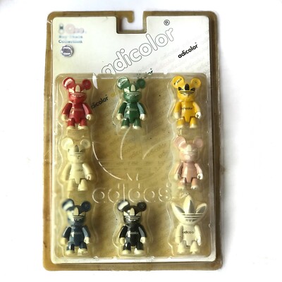 非売品 adidas オリジナルス toy2R Qee キーホルダー　ノベルティ 非売品 adidas toy2R Qee キーホルダー フィギュア ノベルティ
