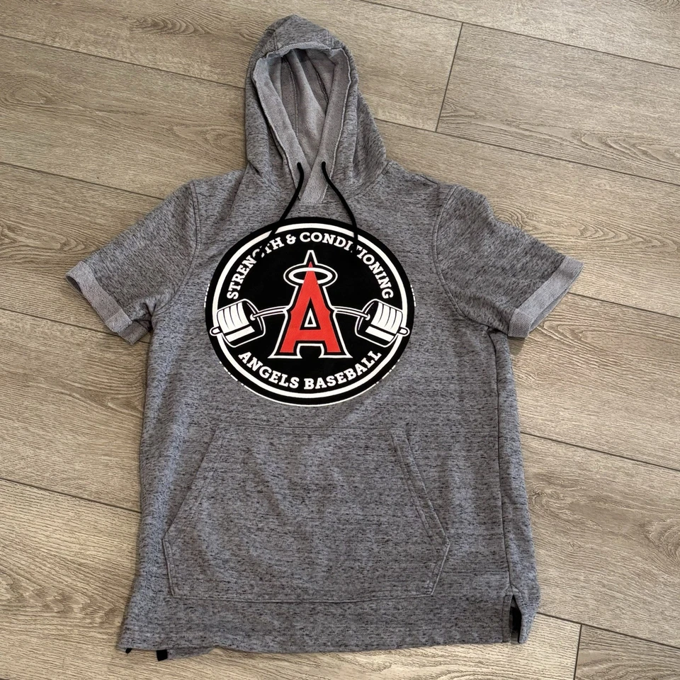 Camisa con Capucha Under Armour Fuerza y Acondicionamiento Los Angeles Angels Mediana Foto 2 de 4