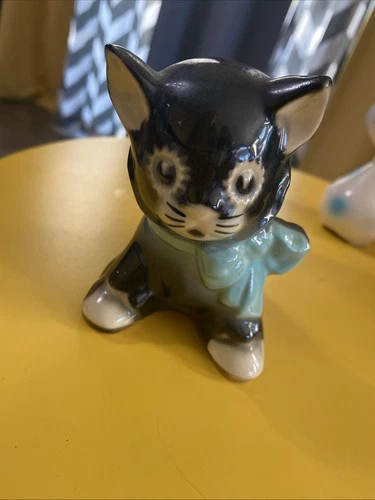Vintage Shawnee Pottery Black & White Cat With Blue Bow Small Planter
