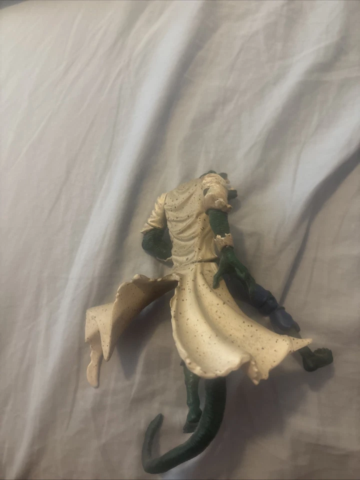 ToyBiz 1997 Marvel Comics Spider-Man the Lizard Deluxe Poseable Action Figure - Image 2 of 3