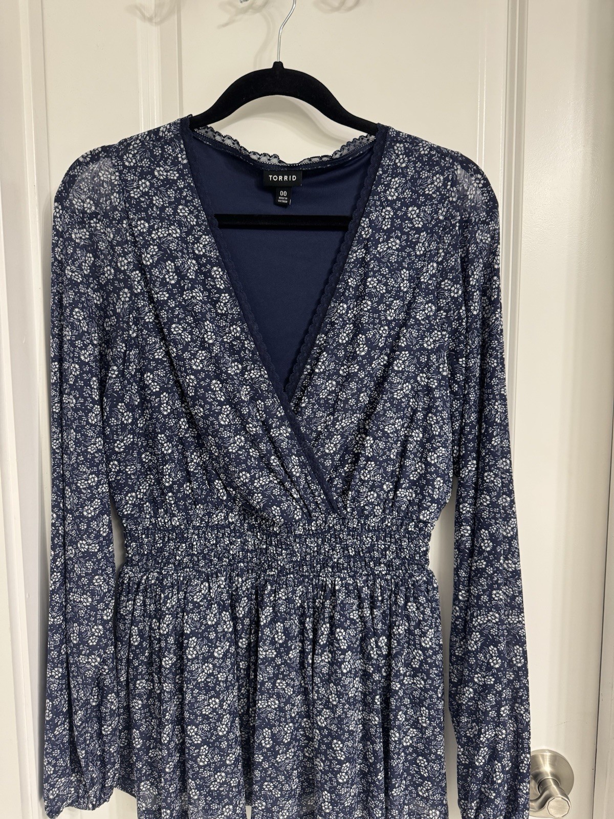 Torrid Blouse, Blue Floral Size 00. Plus Size. Long Sleeve ￼