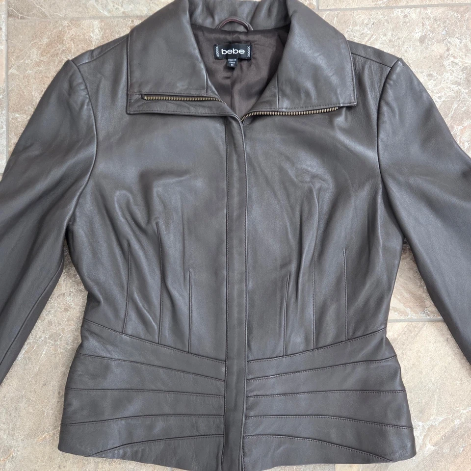 Chaqueta de moto Bebe de cuero genuino marrón chocolate ajustada mediana para mujer Foto 4 de 4