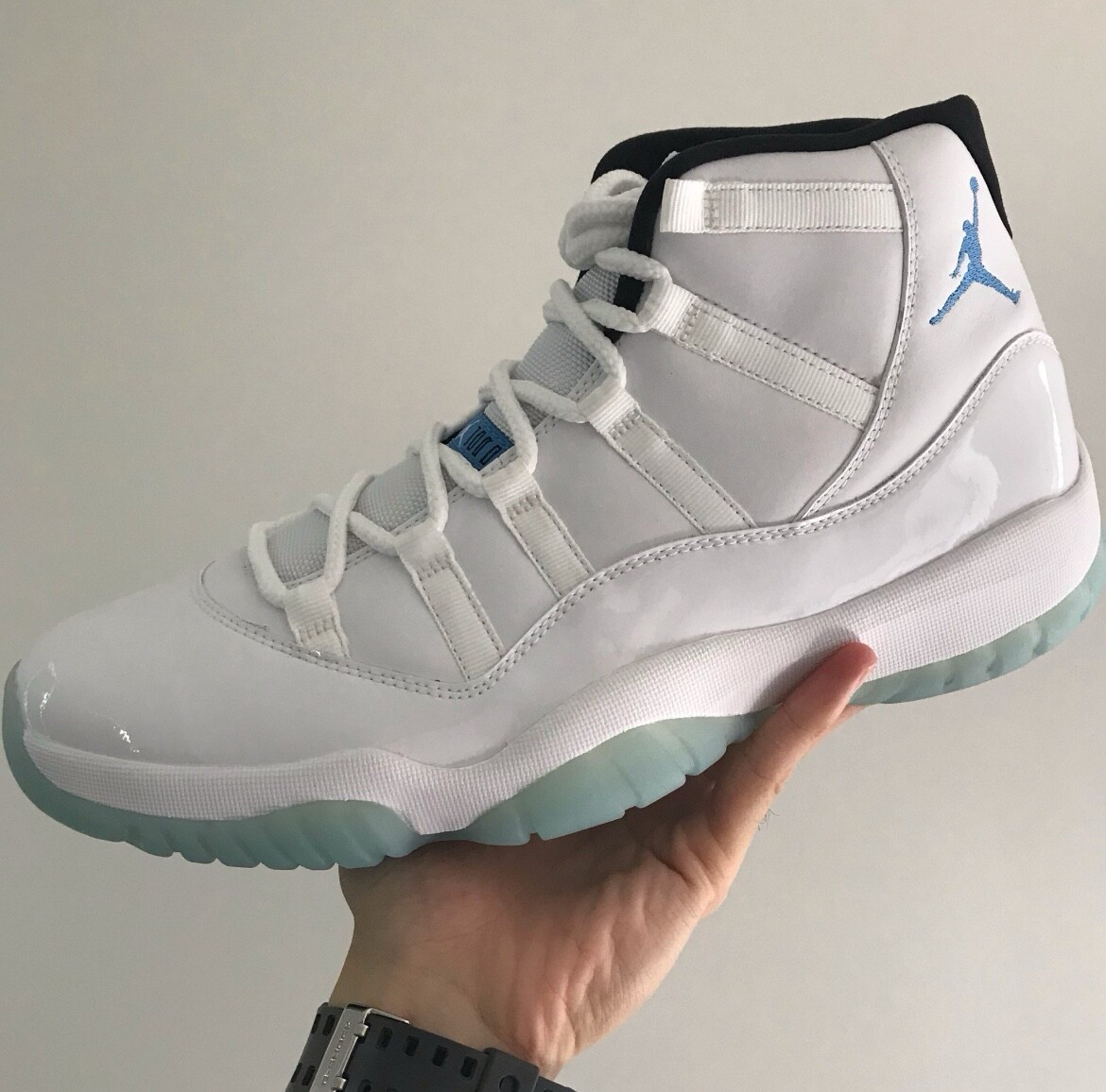 Nike Air Jordan 11 Retro White Blue Label Playoff Fashion