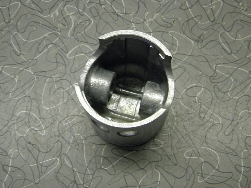 Pistón Yamaha AT2M MX Enduro 1972-73 NOS 2º sobre 318-11636-00 Foto 3 de 4