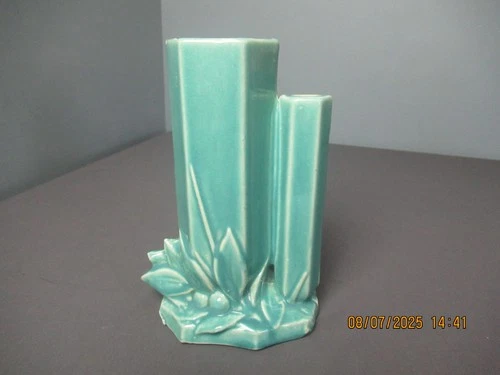 Double Vase Glazed Teal Leaves & Berries Unmarked Mc Coy - 8 1/4'' tall - g5 sb