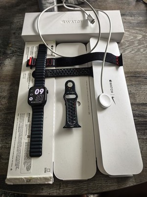 Apple Watch Series 11, 42mm, GPS, Jet Black inkl. 2 Nike Armbänder 2025