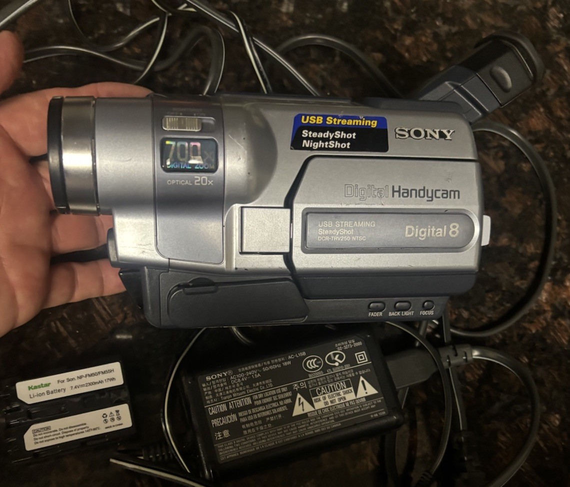 SONY Digital8 Handycam DCR-TRV225 ⑤ SONY Camcorder DCR-TRV225 Camcorder Video camera Handycam