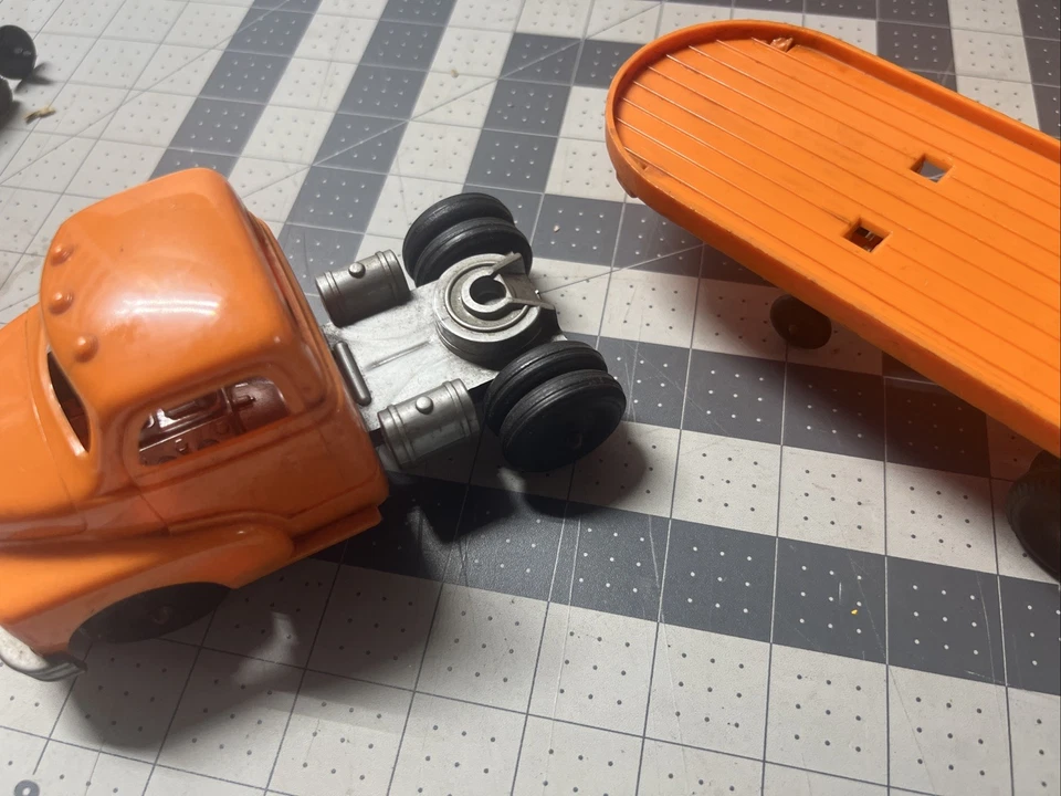 Hubley - Camión y remolque plano - Plástico - Plástico duro naranja Foto 4 de 4