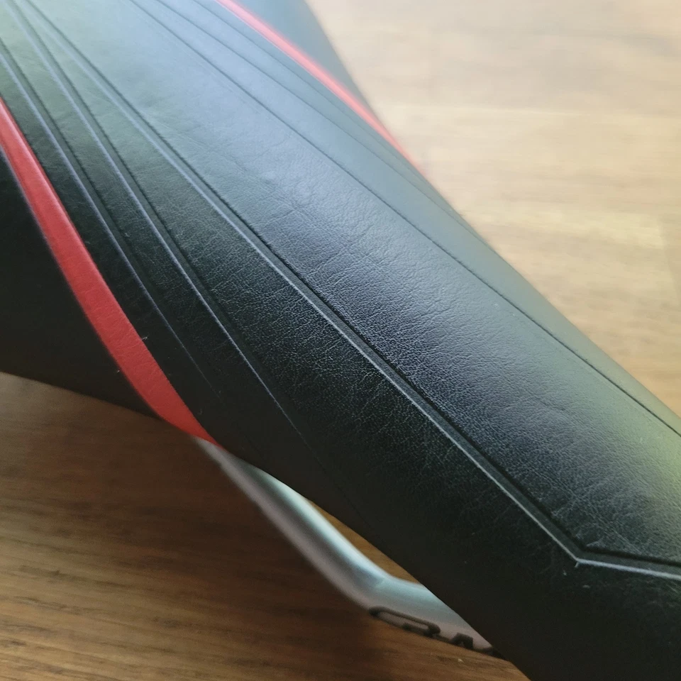 Фетровые велосипеды ~ карбоновое гоночное седло 1.2 ~ черное/красное/белое - Изображение 4 из 4