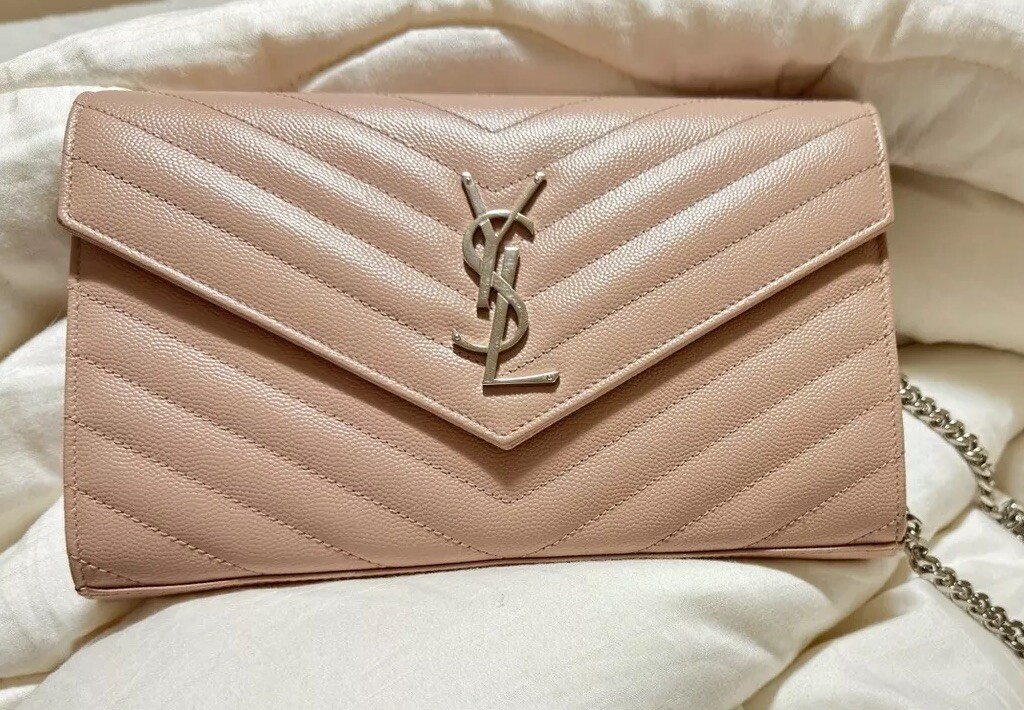 SAINT LAURENT PORTAFOGLIO CLASSICO CASSANDRE CATENA IN PELLE GRAIN DE POUDRE ROSA PALLIDO