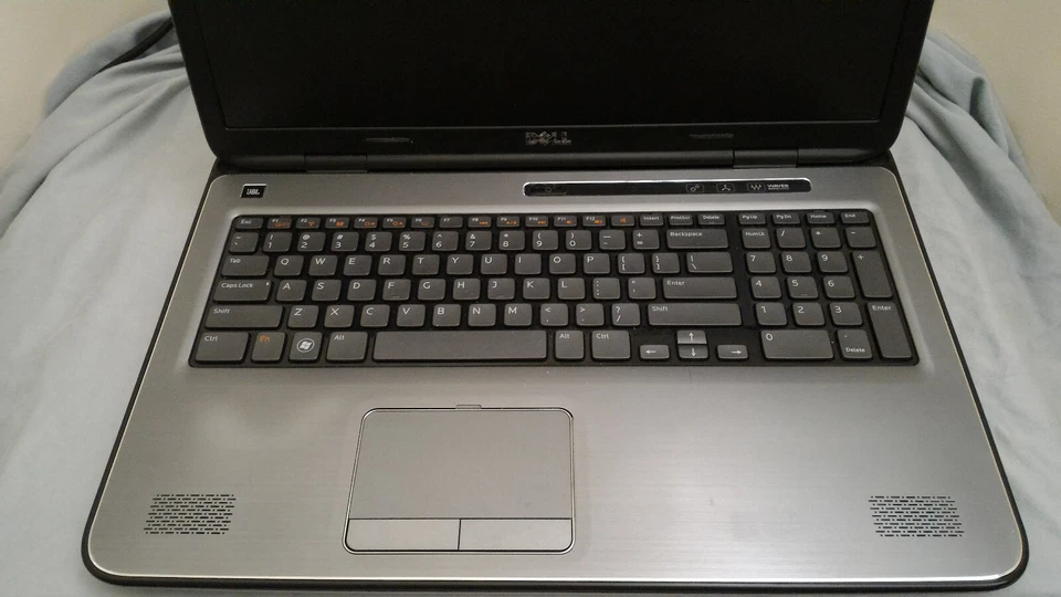 Dell XPS 17 L702X 500GB SSD's i7-2860QM 2.50GHz 16GB GT555M Windows 10 - Image 2 of 4