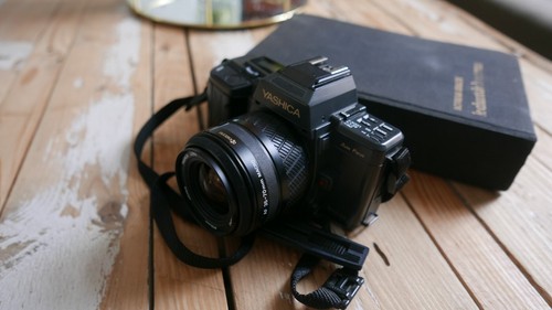 Yashica 230-AF SLR Camera With Yashica AF 35-70 mm f3,3-4,5 Lens - Tested ✅️ - Photo 2/15
