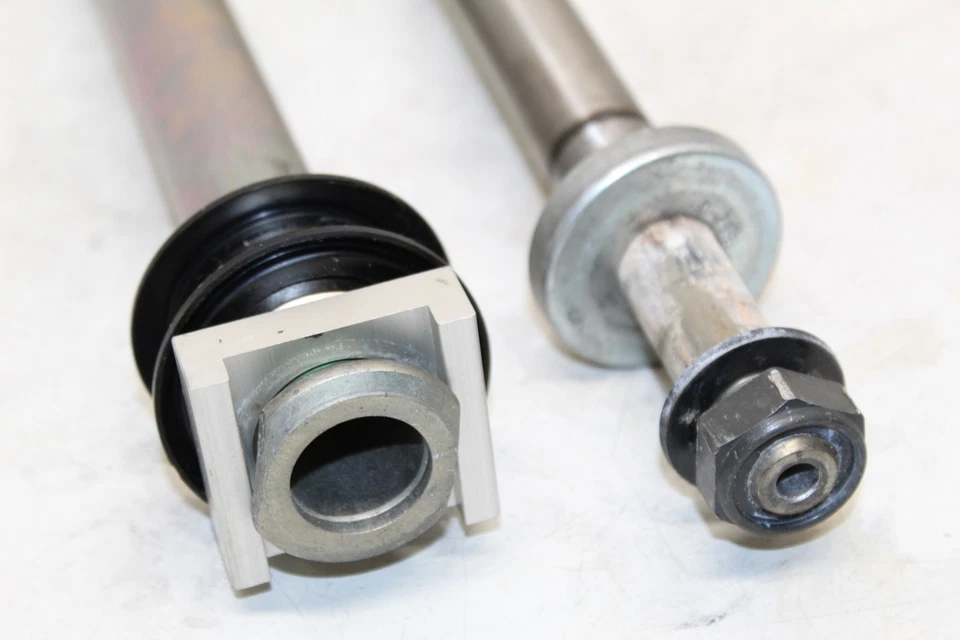 Yamaha Yzf R6s 2009 eje trasero llanta basculante perno Foto 3 de 4