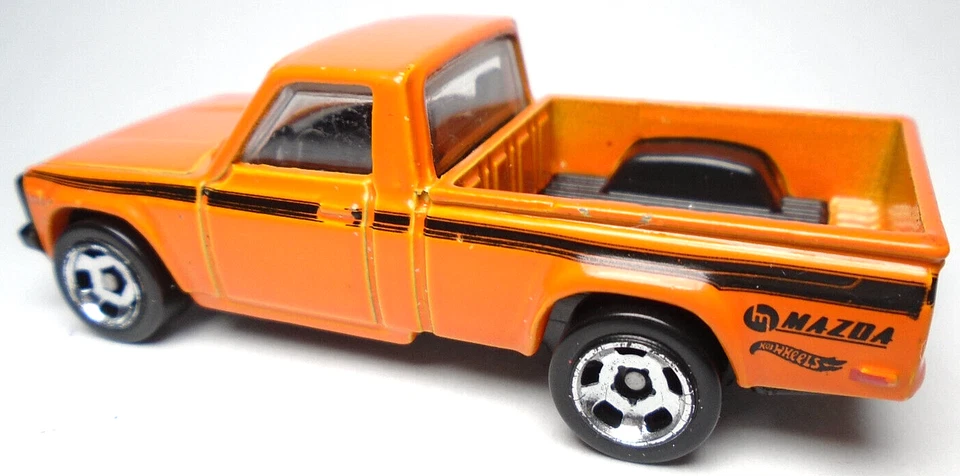Camioneta pickup Hot Wheels Mazda Repu 2016 naranja 1:64 diecast 2,75" rayas negras Foto 3 de 4