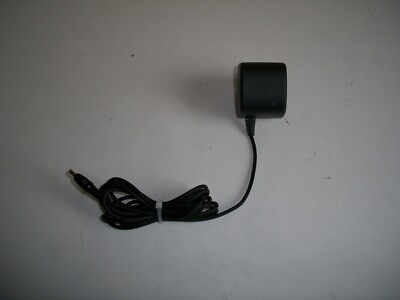 Nokia ACP-7E / 230V, 21mA, 4,8VA, 50Hz / 3,7V, 355mA / 3,5 x 1,1 mm