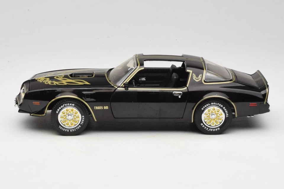 33121 Pontiac Firebird Trans Am SE Smokey and the Bandit Joyride 1:18 - Image 4 of 4