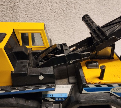 Tonka Hasbro Funrise Excavator 354 Diesel Bucket Truck XMB-975 Wheels 2013 READ - Picture 7 of 11