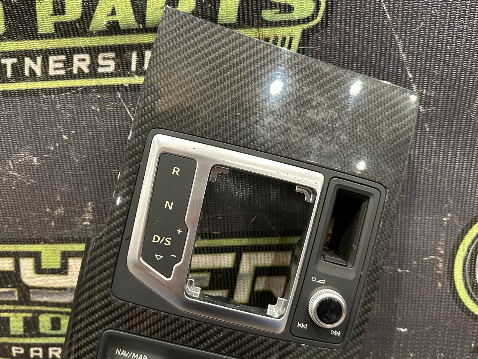 2021 AUDI R8 CARBON FIBER CONSOLE TOUCH PAD CONTROL BEZEL OEM *COSMETIC 6,7*