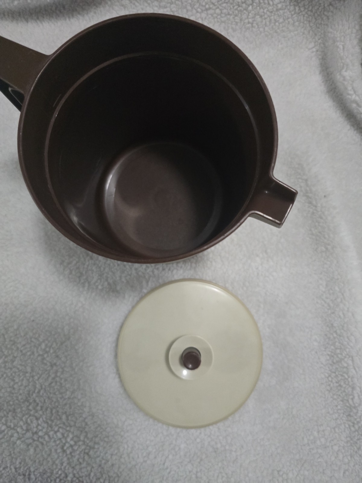 Vintage Tupperware Brown 1qt Pitcher With Push Button Top