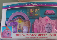 Disney Minnie Mouse Fun-On-The-Go Minnie House Juego con Figuras y Coche