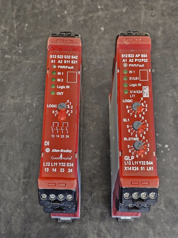 2 PC ALLEN-BRADLEY GUARD MASTER SAFETY RELAY
