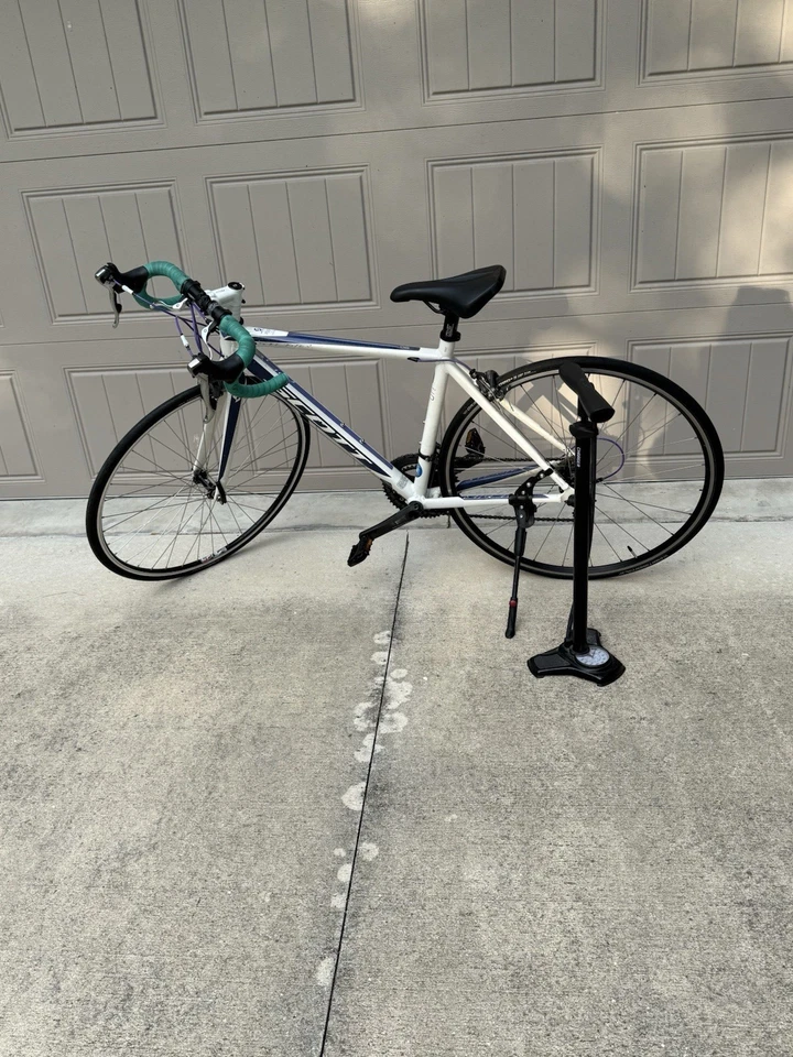 Bicicleta de carretera de carbono Scott Contessa Solace 25 usada para mujer Foto 4 de 4