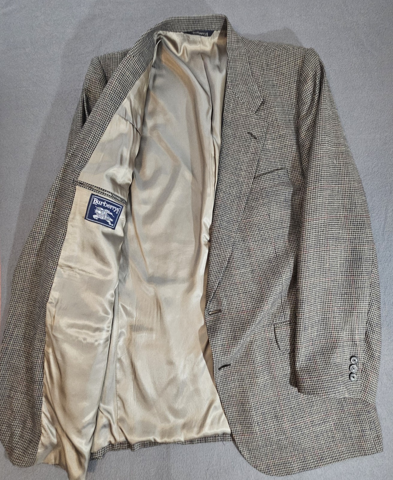 VTG Burberry’s Men’s 100% Silk Blazer SportCoat Houndstooth Measured To Fit thumbnail 2
