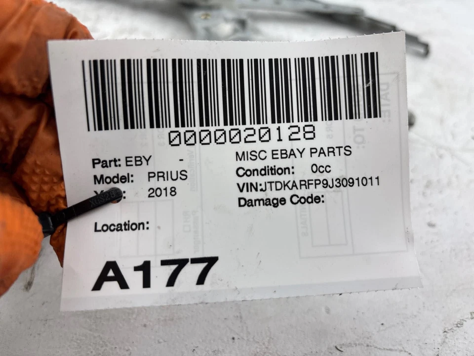 TOYOTA PRIUS PRIME 2016-2022 REGULADOR DE VENTANA DE PUERTA DELANTERA DERECHA Y MOTOR OEM Foto 2 de 4