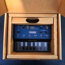Behringer UB-1 Micro Analog Handheld Synthesizer, MIDI In, Phones, USB power