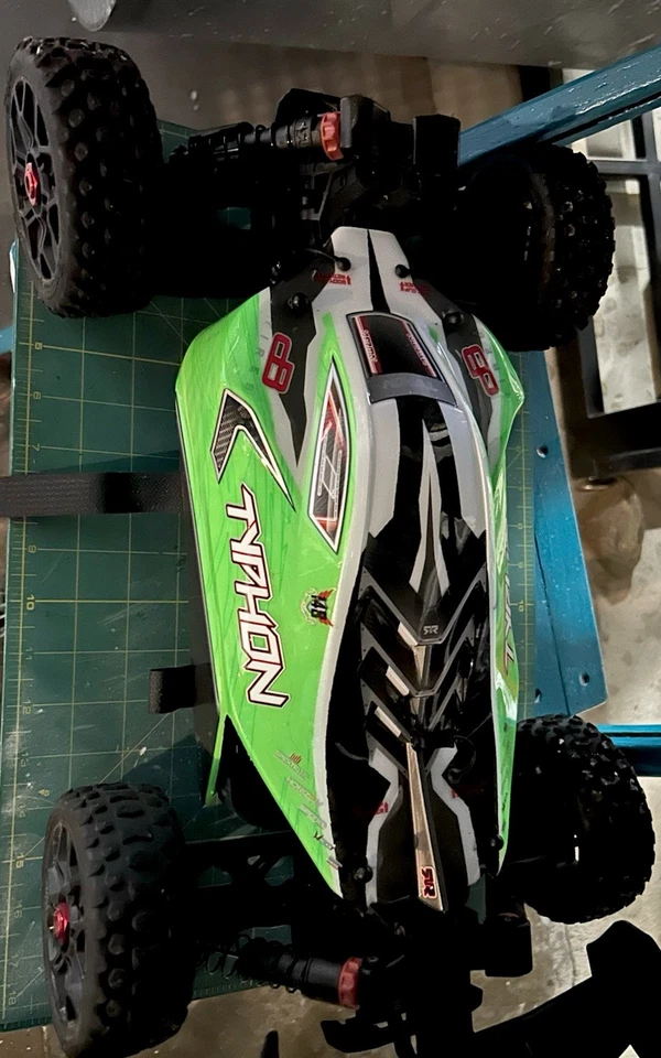 Arrma Typhon 550 mega convertido en sin escobillas con caja Boost 3s funciona muy bien Foto 2 de 4