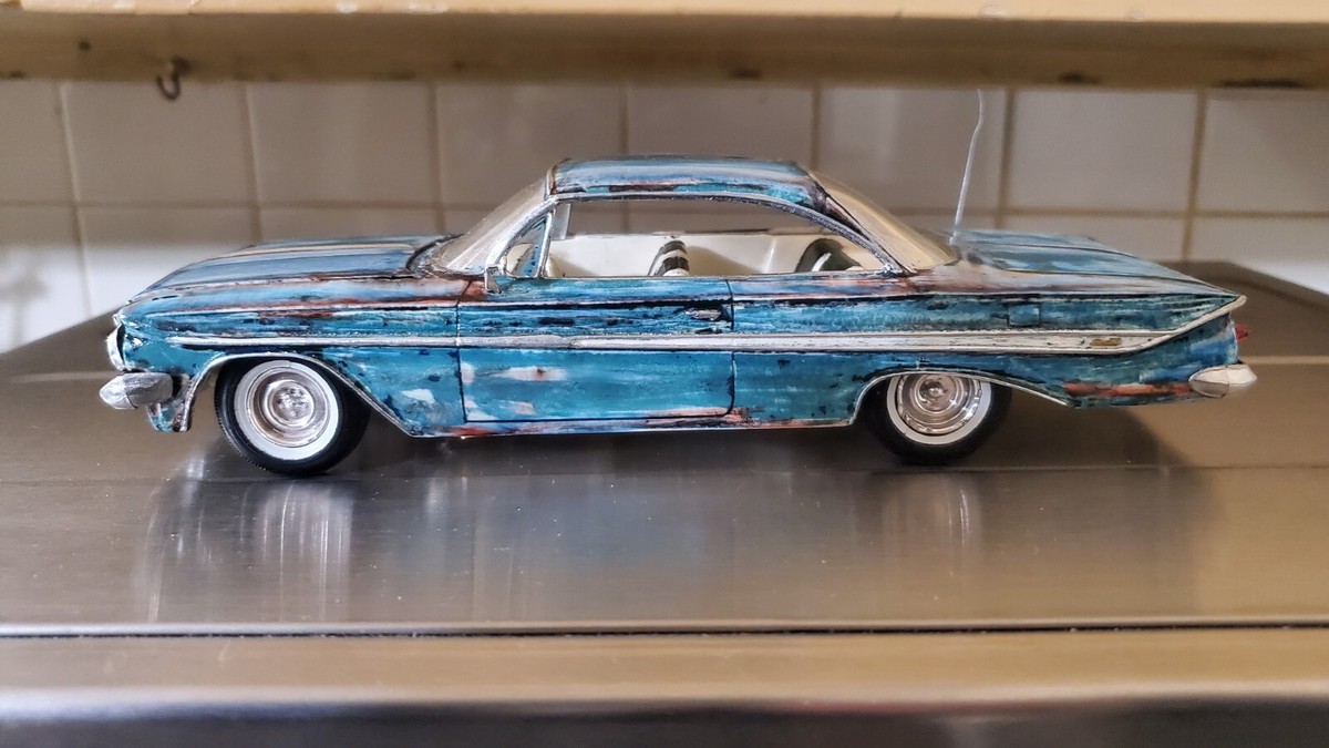 １９６１　ＣＨＥＶＲＯＬＥＴ　ＩＭＰＡＬＡ　ＳＳ４０９　【１／１８】新品、未使用 Sunstar 1961 Chevrolet Impala SS 409 Open White 1:18 scale