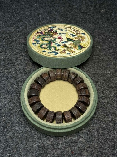 Colección de exquisitas pulseras talladas madera de agar en la exquisita caja de brocado - Imagen 4 de 9