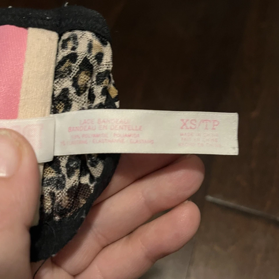 Bandeau acolchado estampado leopardo encaje rosa Victoria’s Secret talla XS Foto 3 de 4