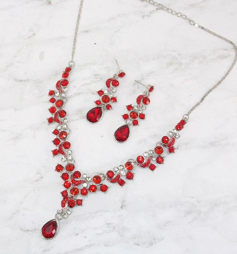 Juego de Collar y Pendientes de Cristal Rojo Brillante con Colgante de Cristal Lágrima Nuevo - Imagen 5 de 9
