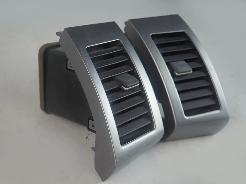 2007 - 2013 Mitsubishi Outlander Grille Air Vent Dashboard Set Of 2 Front Oem Foto 2 de 4