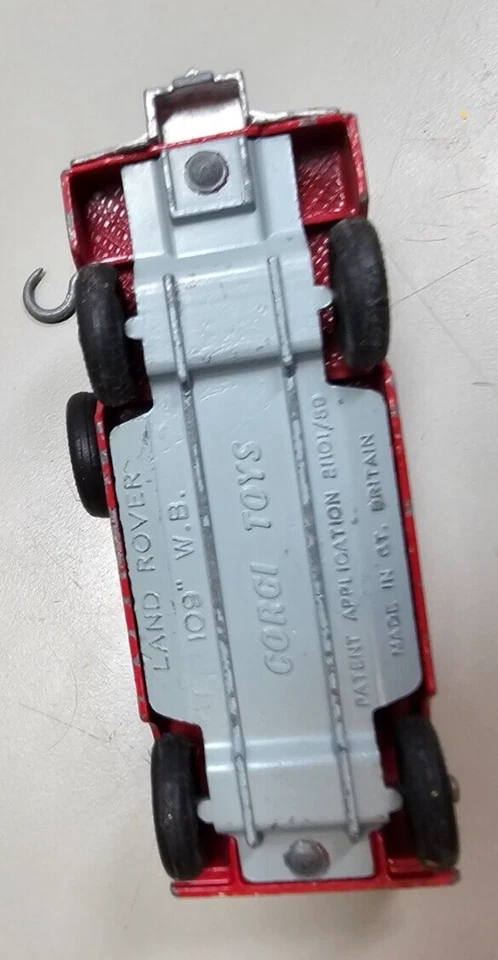 Vintage Corgi Toys Red Diecast Land Rover 109 Breakdown Wrecker Tow Truck #417 - Image 3 of 4