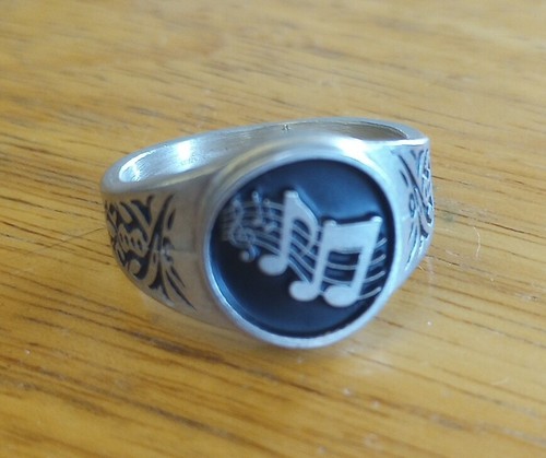Notas musicales en anillo de bastón Gran diseño de nota musical disponible tamaños 7 - 14 RM121 - Imagen 1 de 4