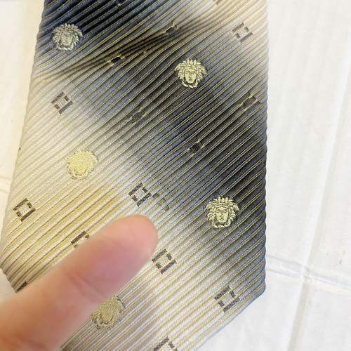 Gianni Versace Medusa Neck Tie 100% Silk All Over Pattern Cream, Gold and Gray - Picture 3 of 11