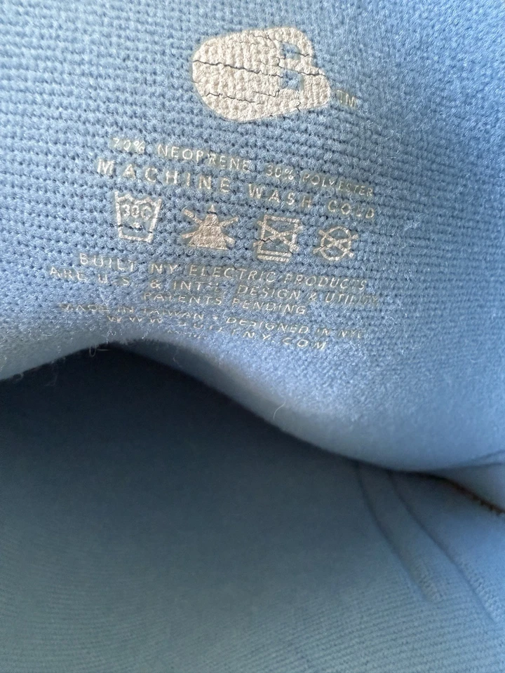 Funda para ordenador CONSTRUIDA NY neopreno con cremallera 14" x 10’ puntos arco iris Foto 2 de 4