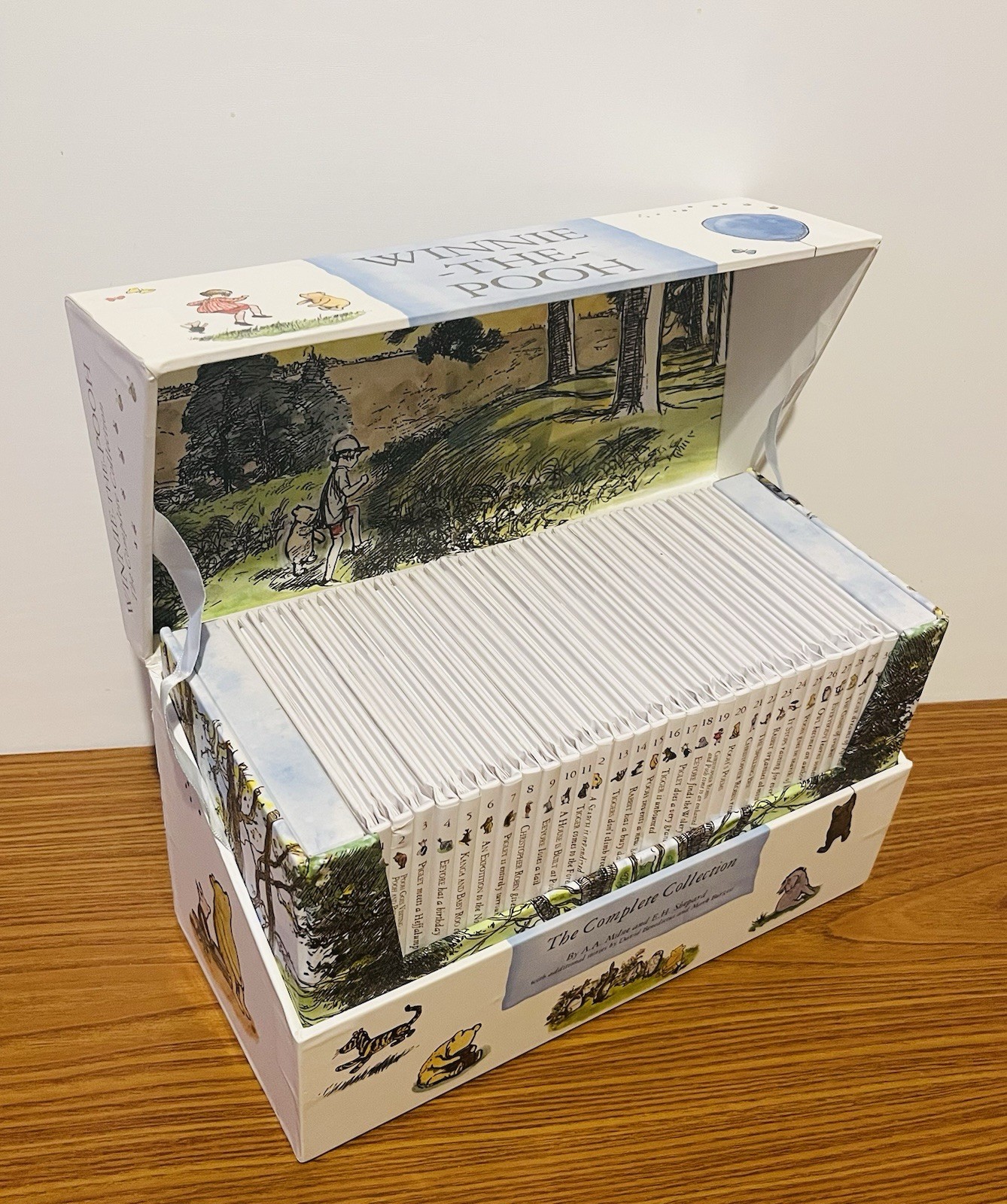 Winnie The Pooh The Complete Collection Box Set 30 Books RRP £149.99 VGC!